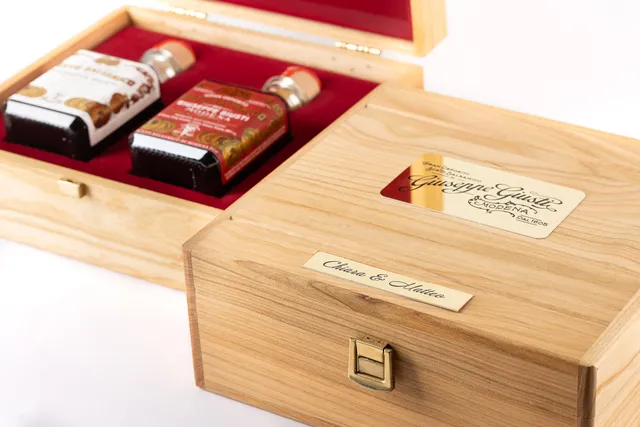 giusti-plaquette-grav-e-personnalis-e-pour-coffret-cadeau image 1