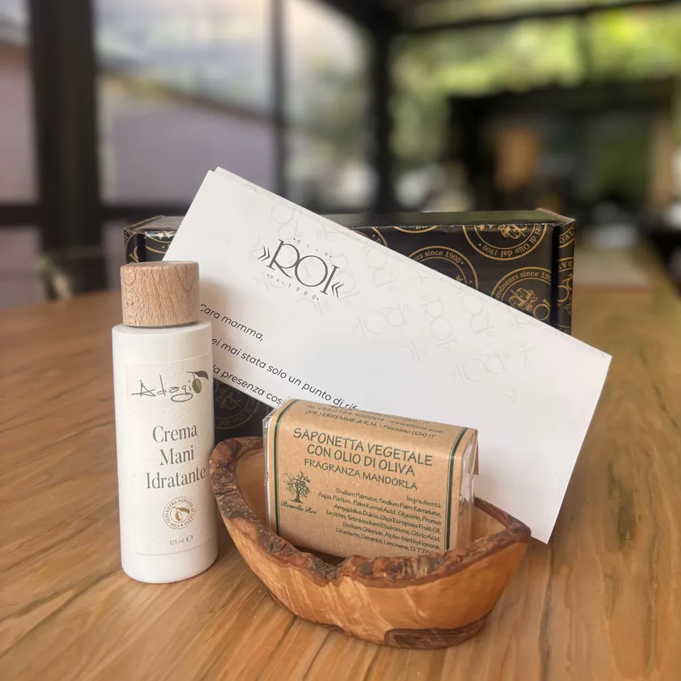 olio-roi-box-mamma-bien-tre-quotidien-coffret-cadeau image 1